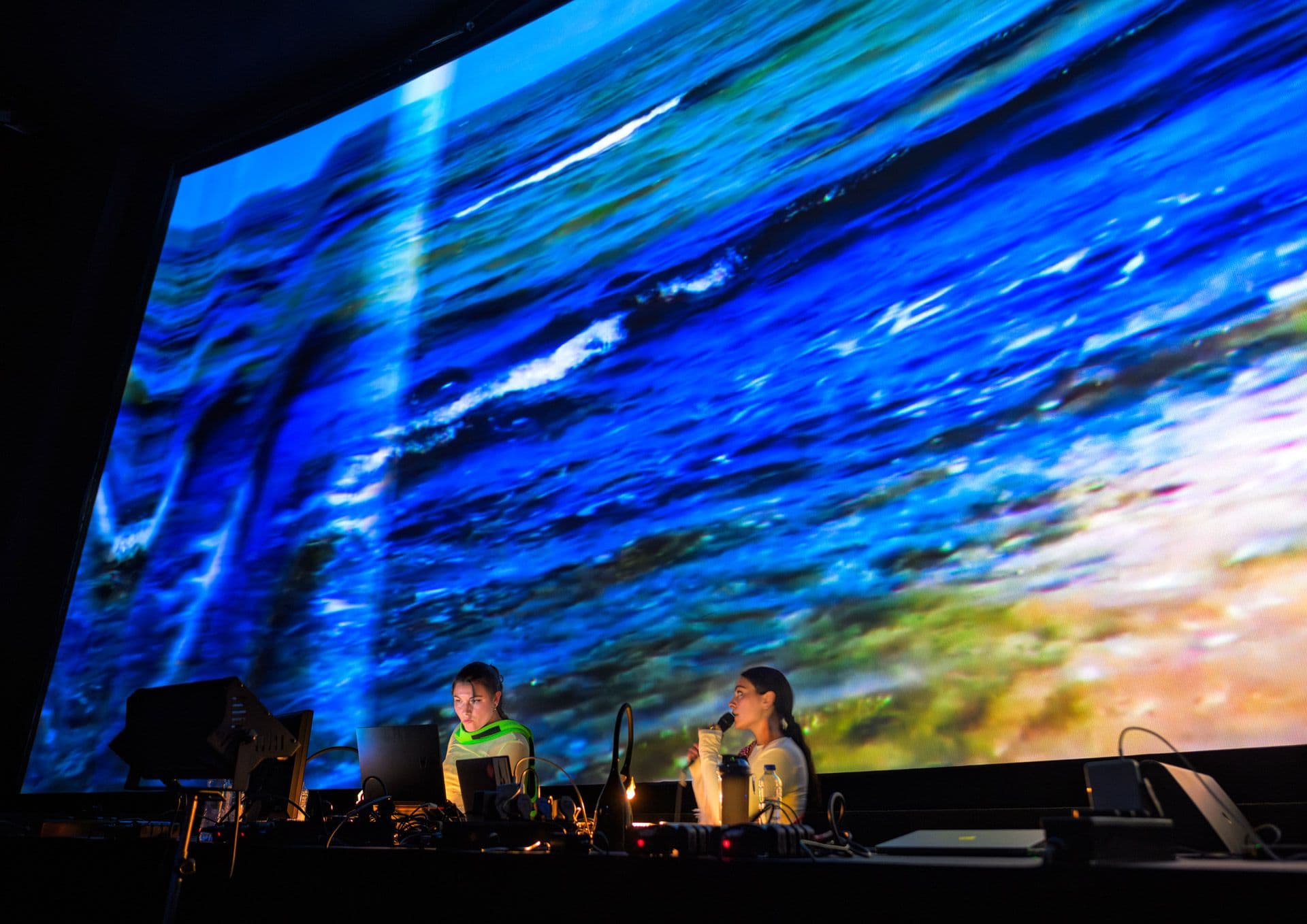 An image without an alt, whoops